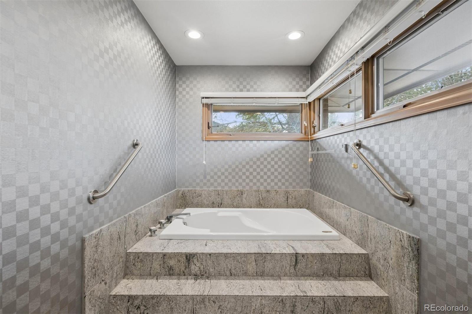 2777 S Elmira Street Unit: 17