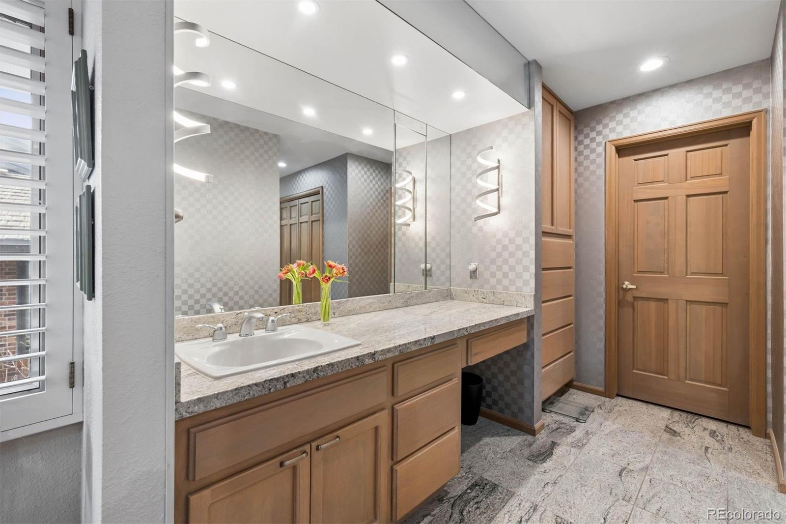 2777 S Elmira Street Unit: 17