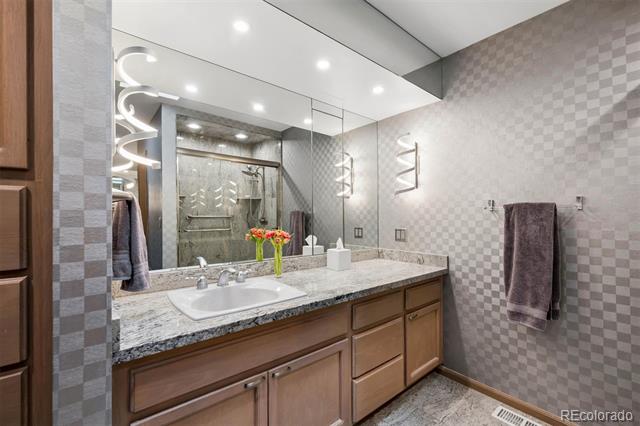 2777 S Elmira Street Unit: 17