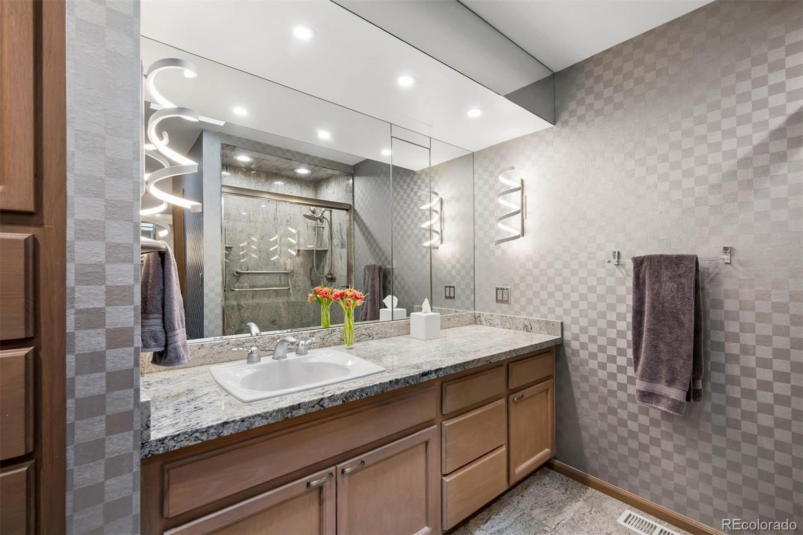 2777 S Elmira Street Unit: 17