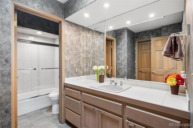 2777 S Elmira Street Unit: 17