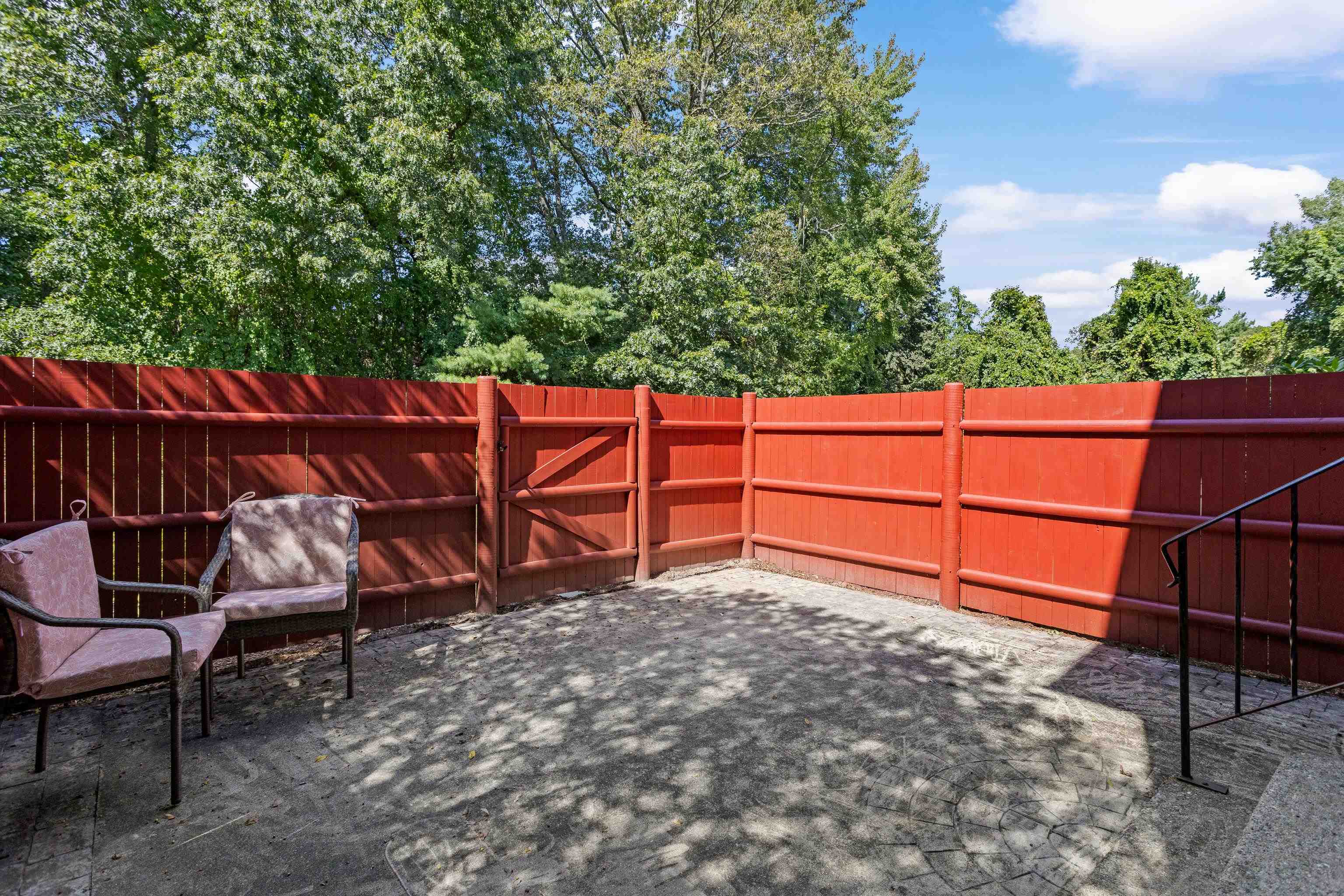24 Oakridge Drive