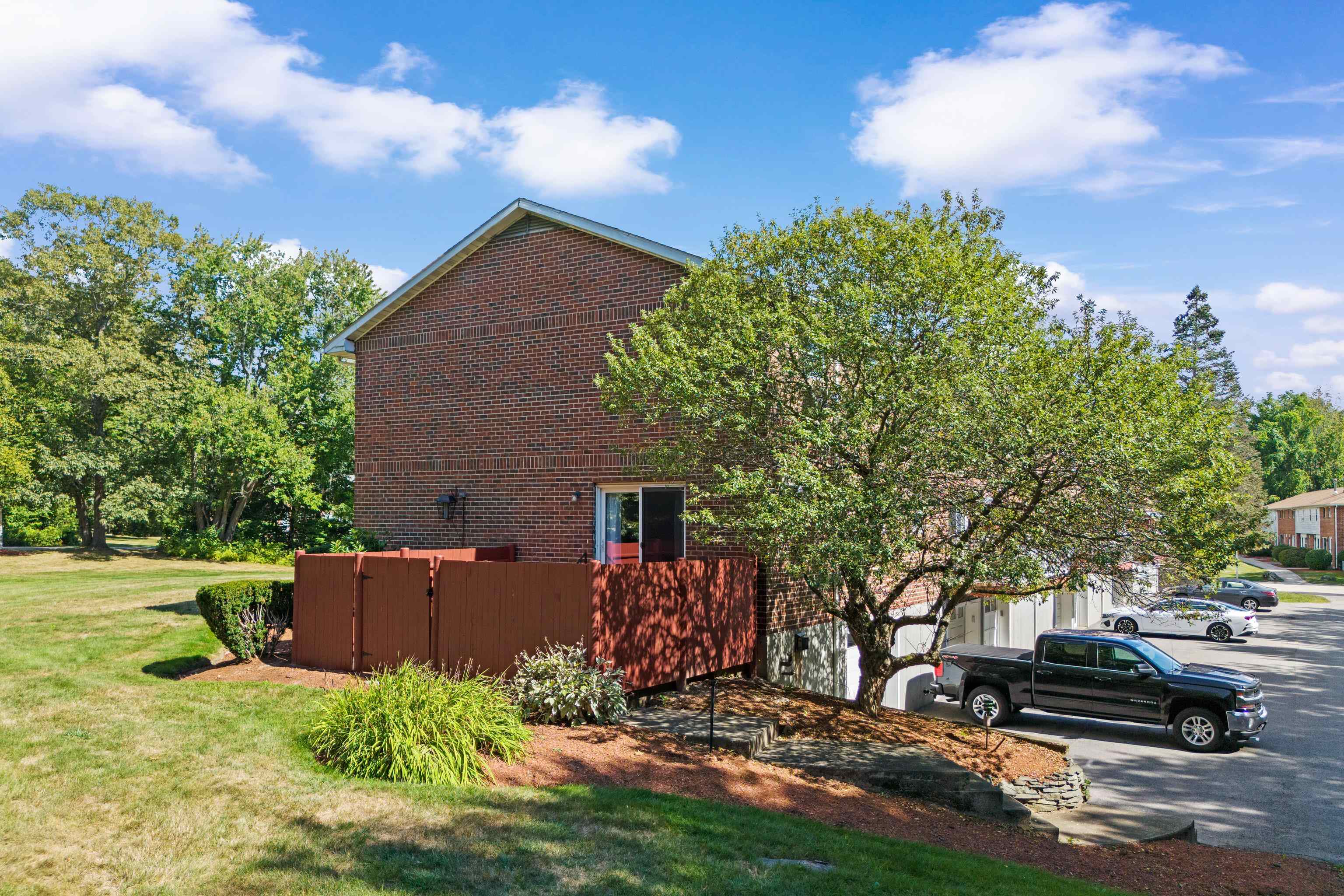 24 Oakridge Drive