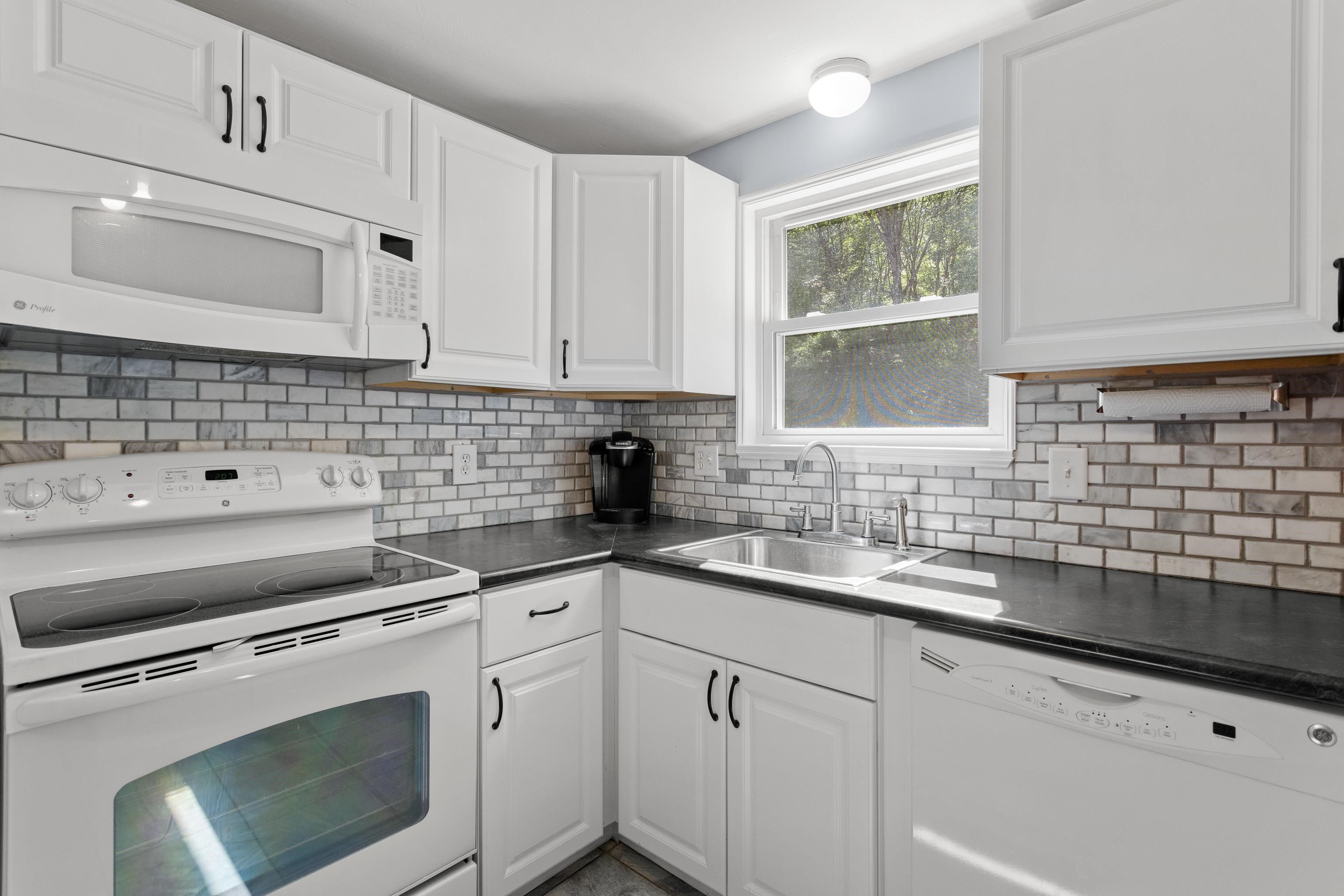 24 Oakridge Drive