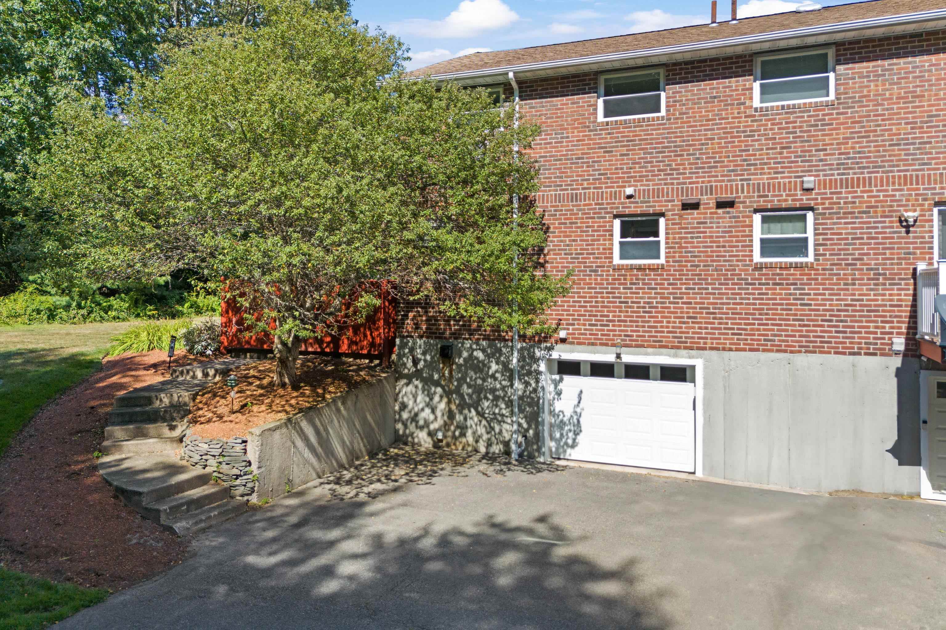 24 Oakridge Drive