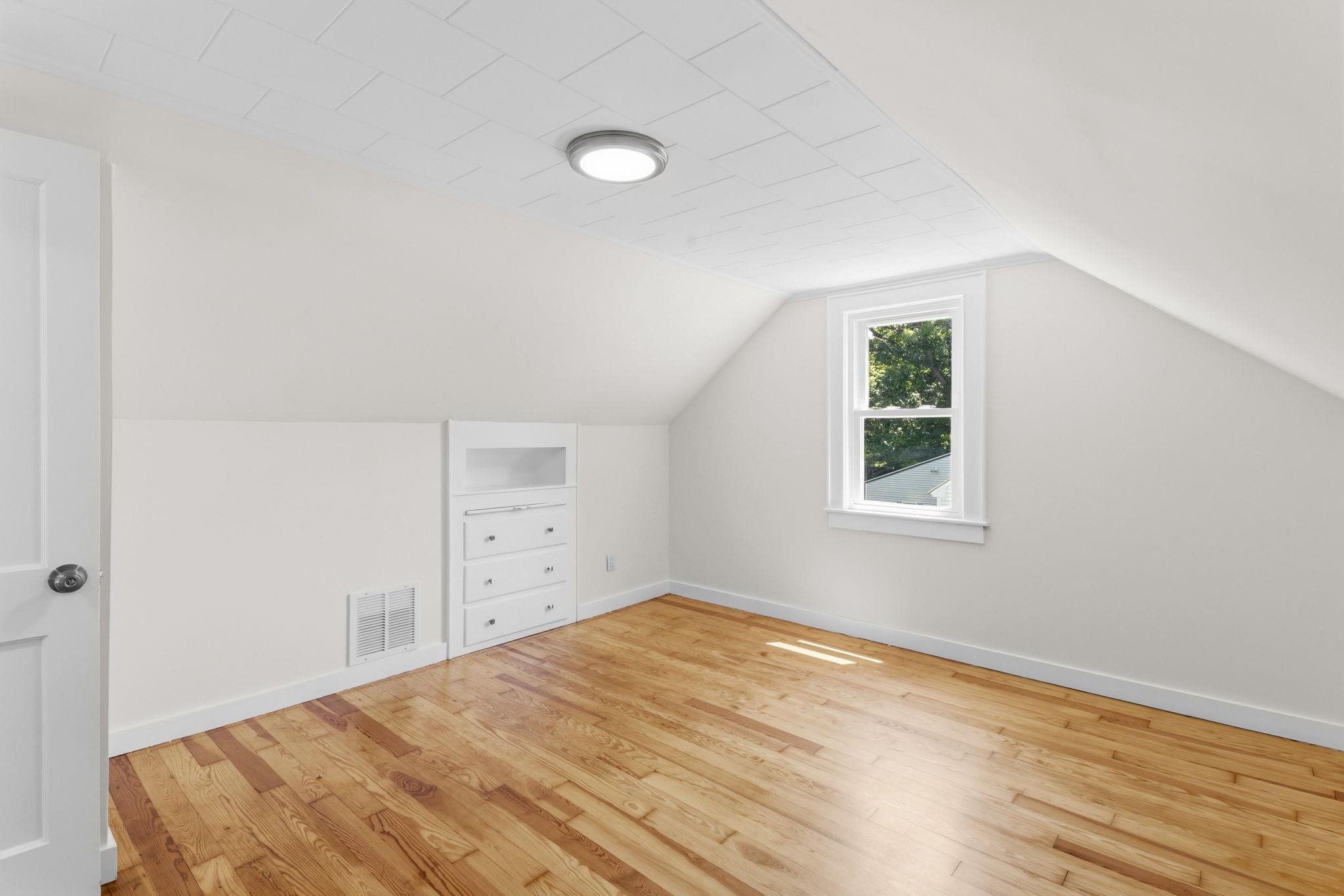 87 Saint Marie Street