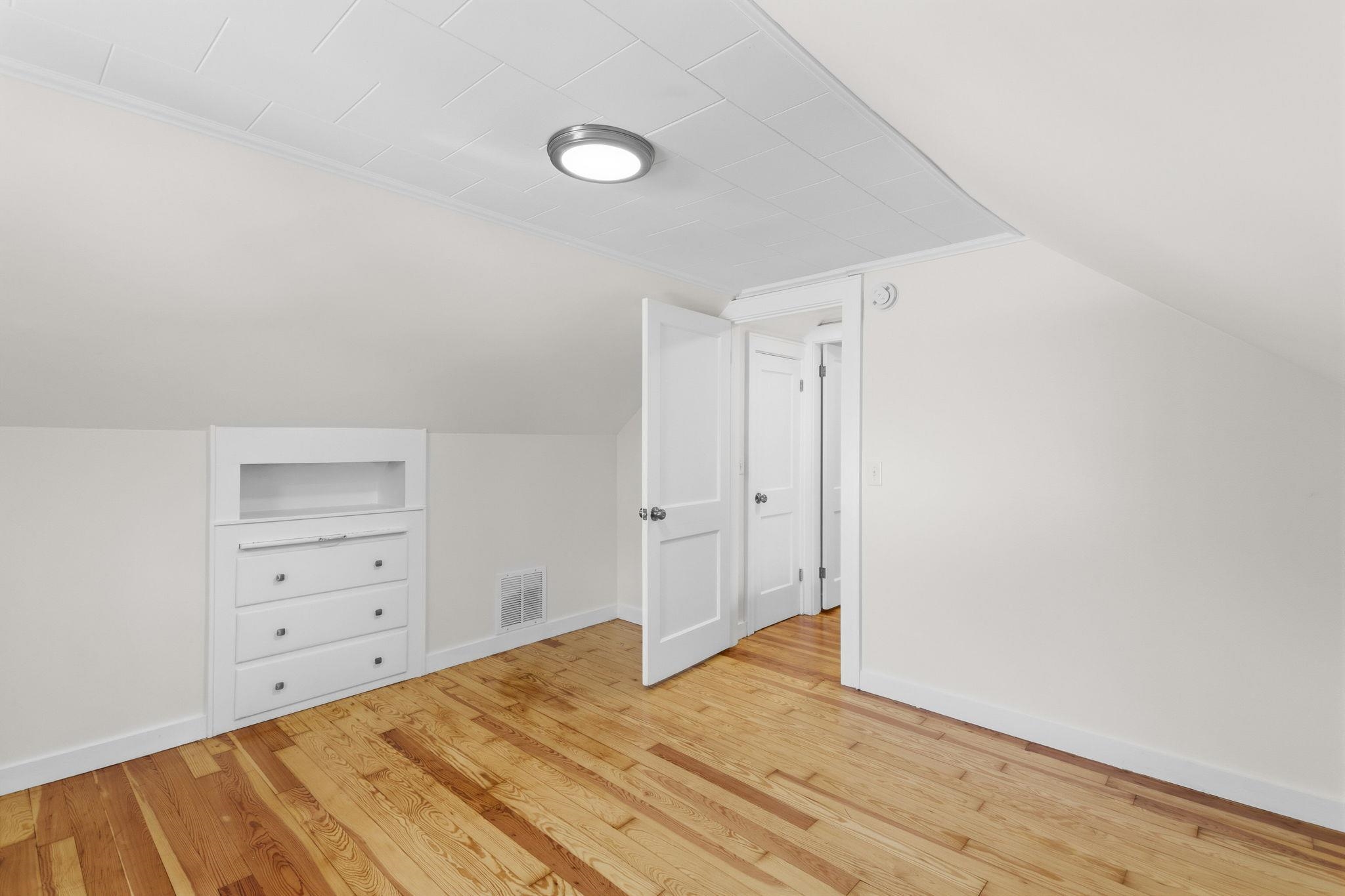 87 Saint Marie Street
