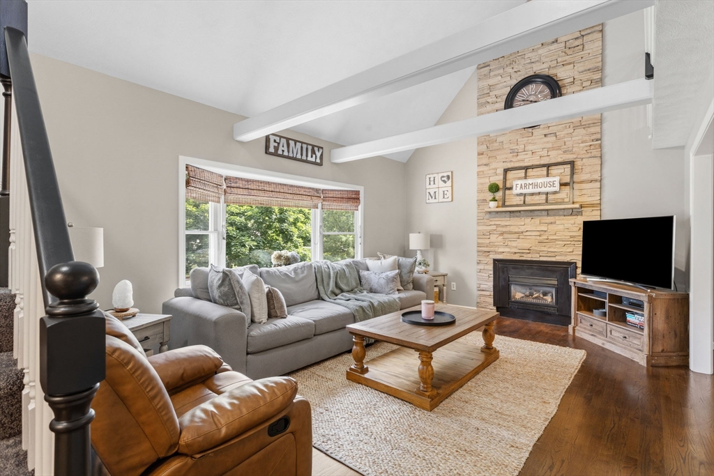 10 Seneca Ln