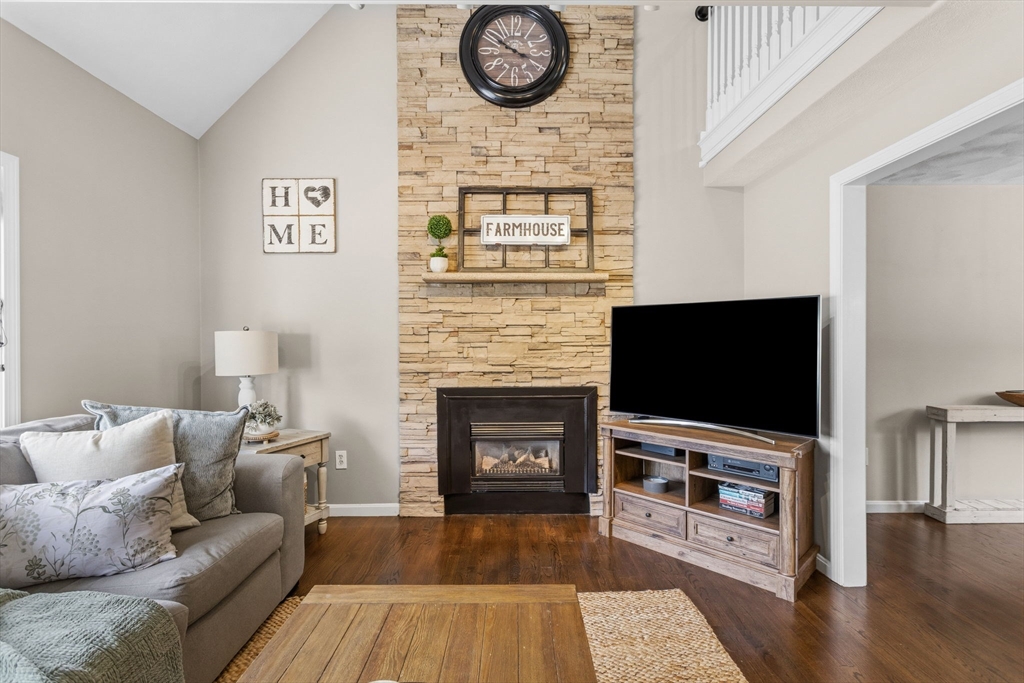 10 Seneca Ln