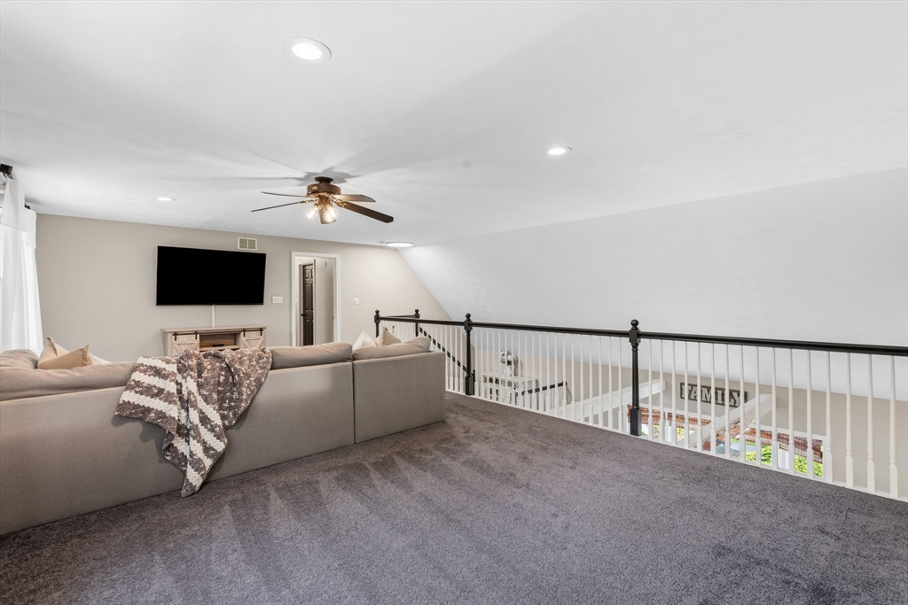 10 Seneca Ln
