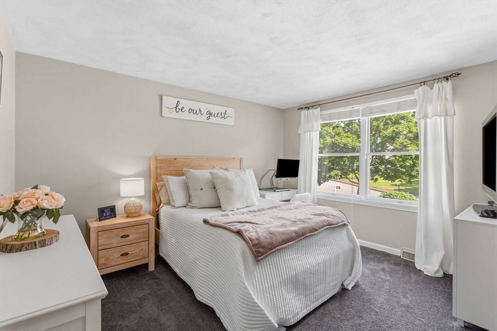10 Seneca Ln