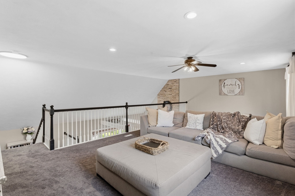 10 Seneca Ln