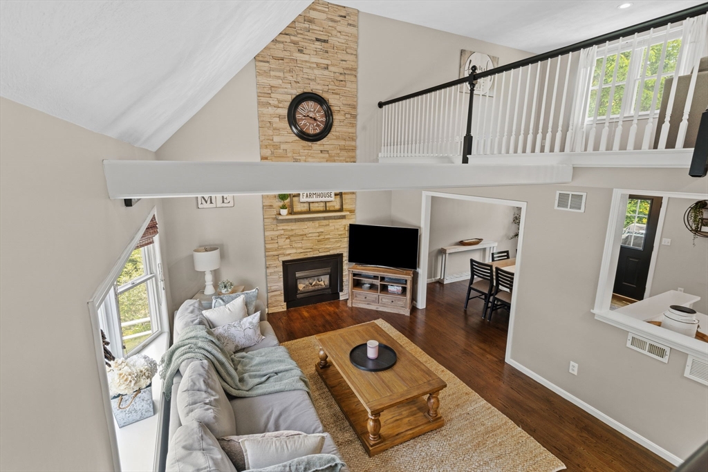 10 Seneca Ln