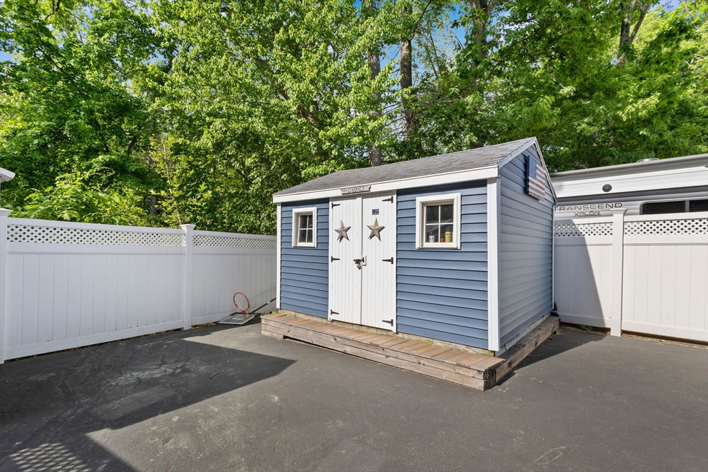 10 Seneca Ln