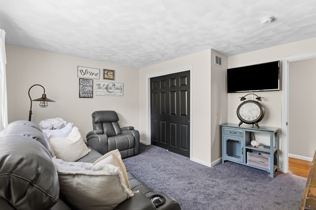 10 Seneca Ln