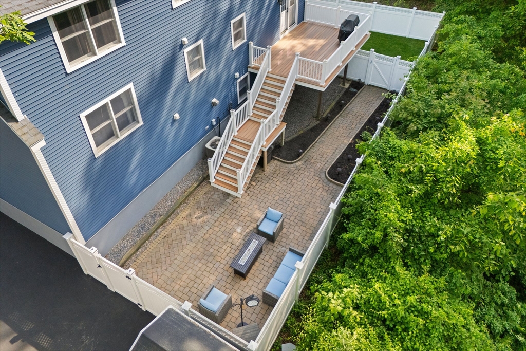 10 Seneca Ln