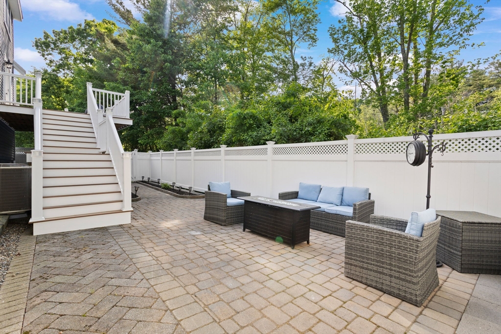 10 Seneca Ln