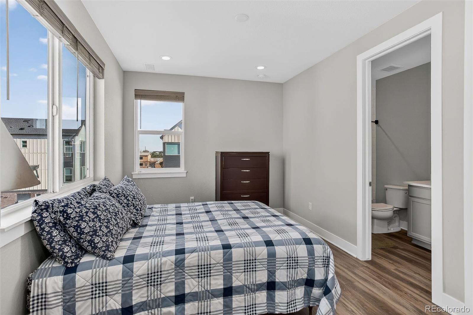 5181 N Vivian Street