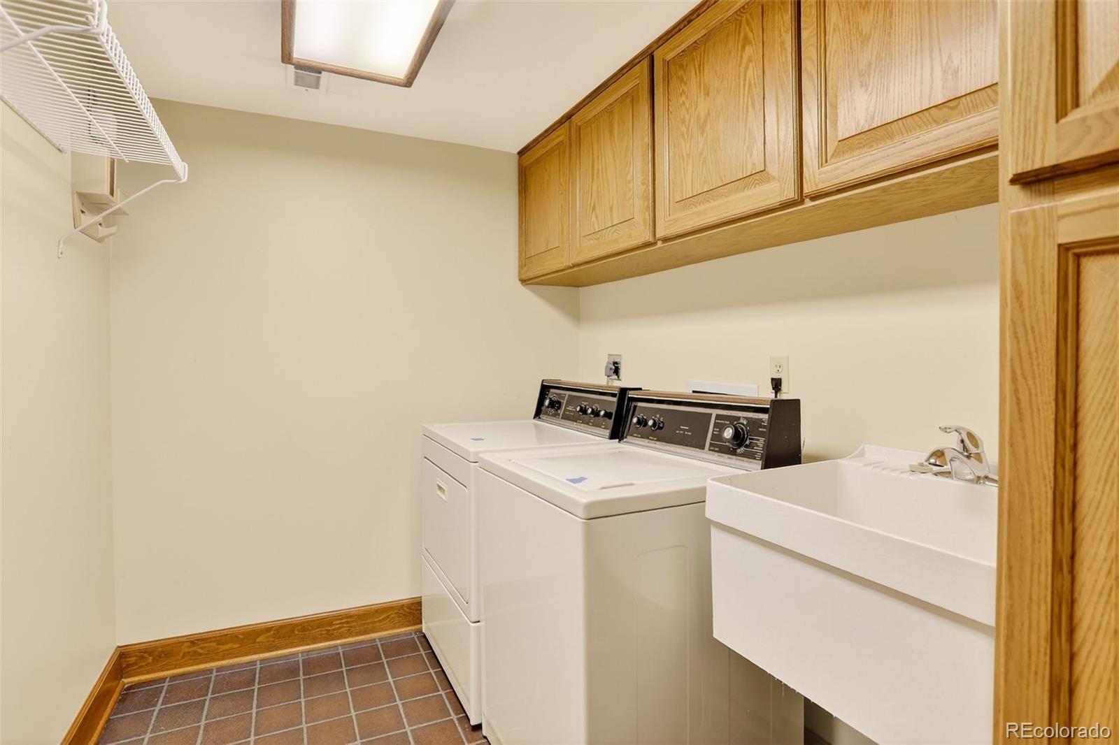 8020 S Oneida Court