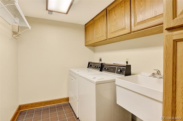8020 S Oneida Court