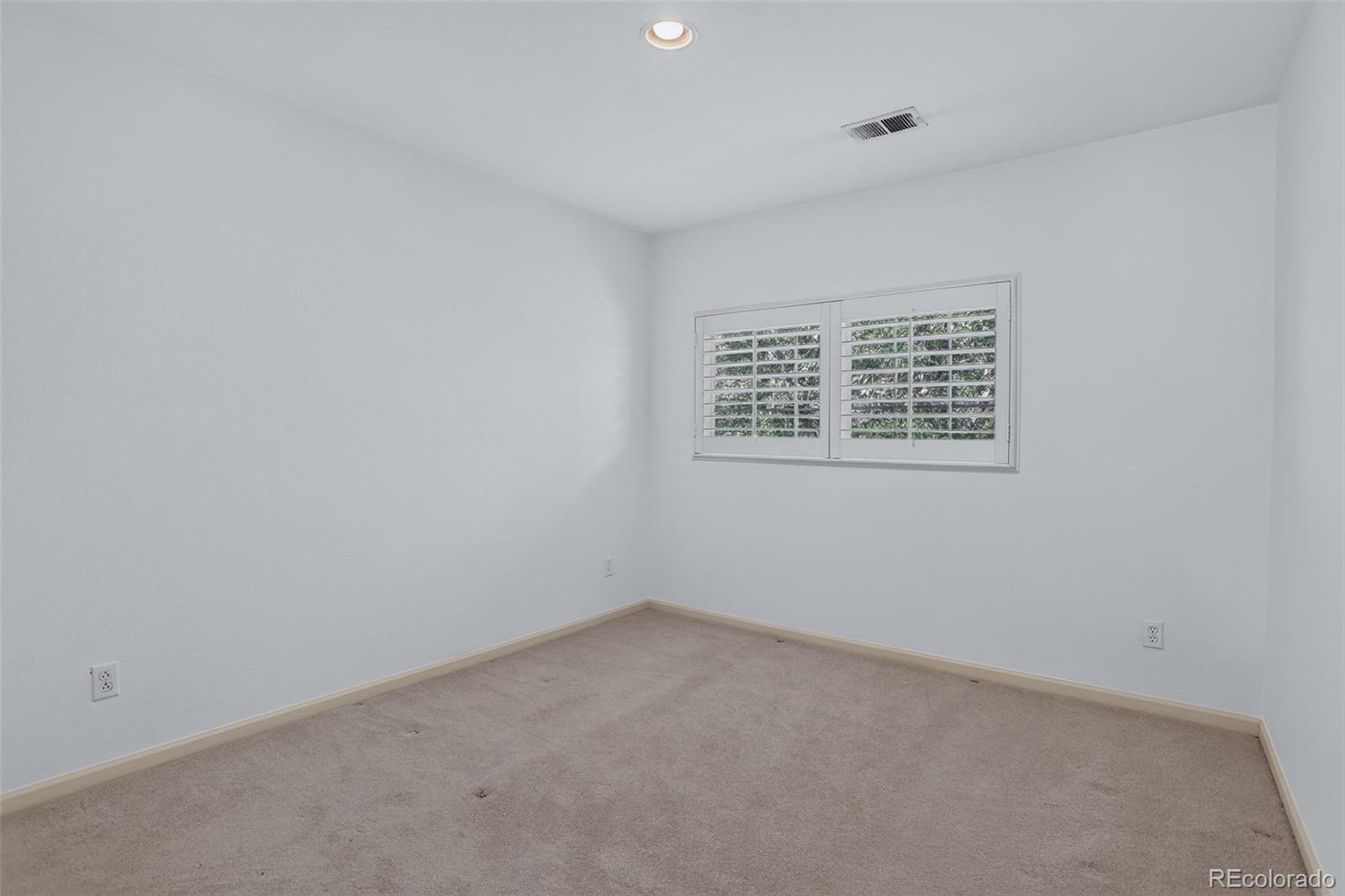 2718 W Greens Drive