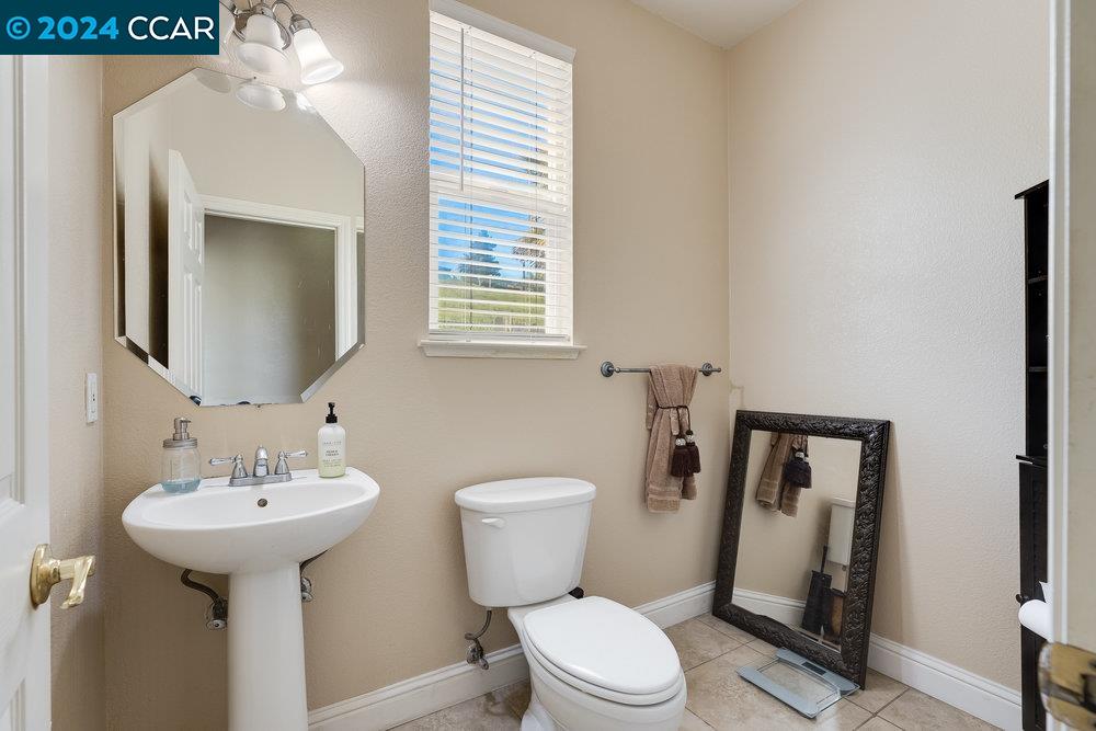 1810 Tioga Pass Ct