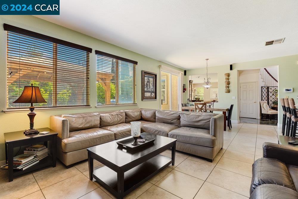 1810 Tioga Pass Ct
