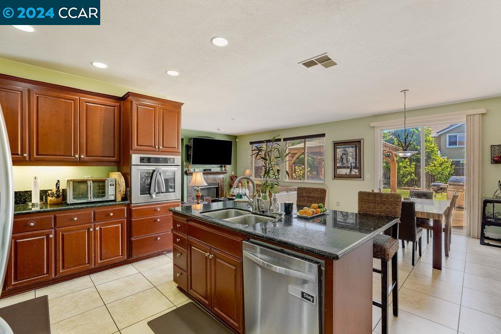 1810 Tioga Pass Ct