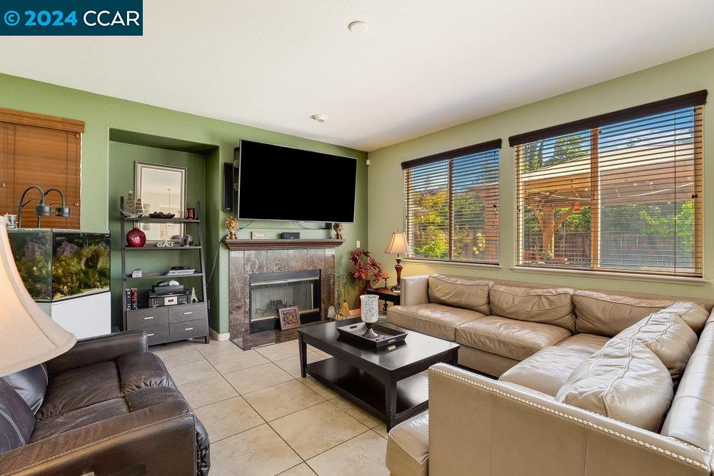 1810 Tioga Pass Ct