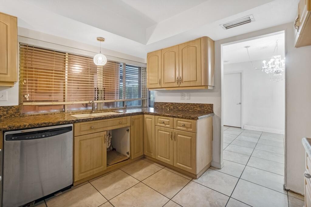 8270 NW 66th Terrace