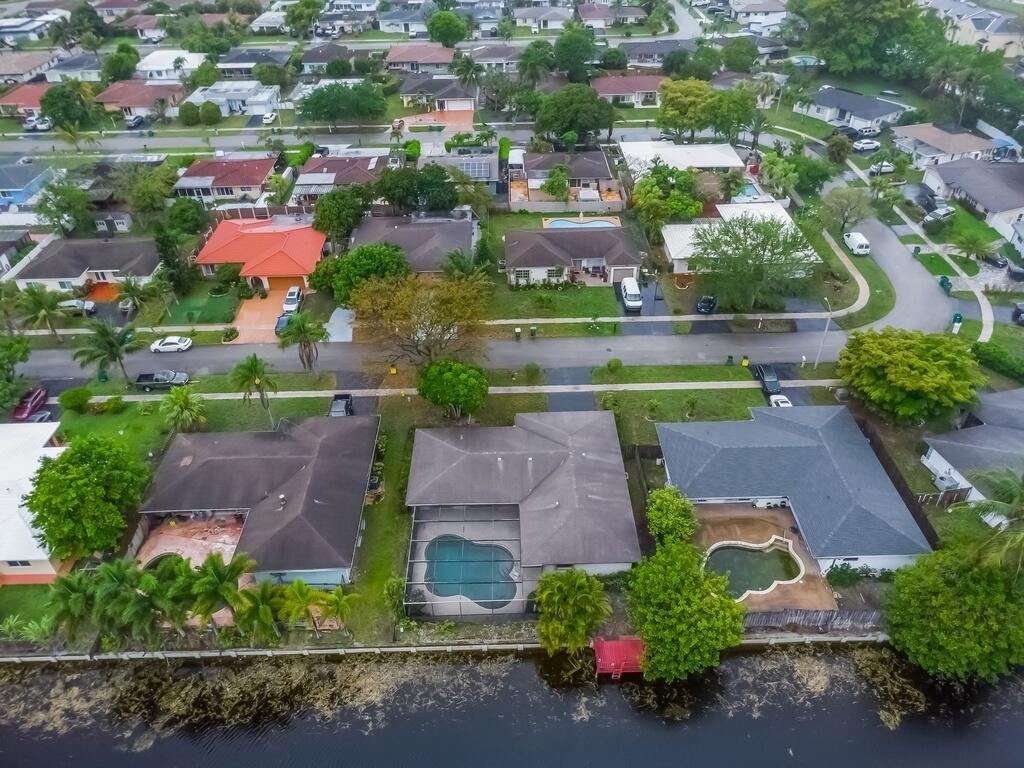 8270 NW 66th Terrace