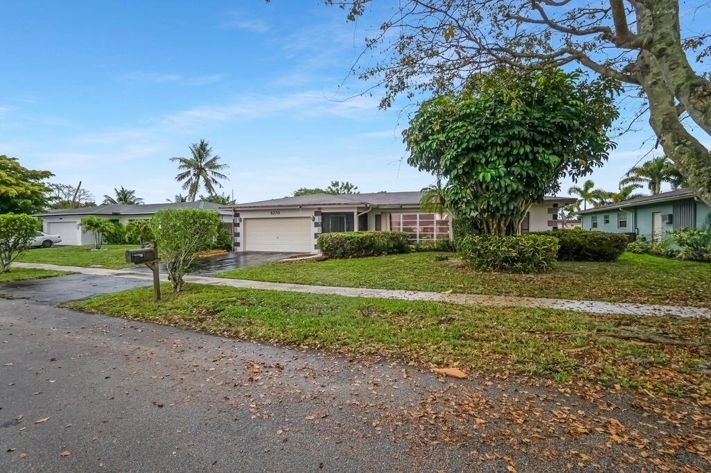 8270 NW 66th Terrace