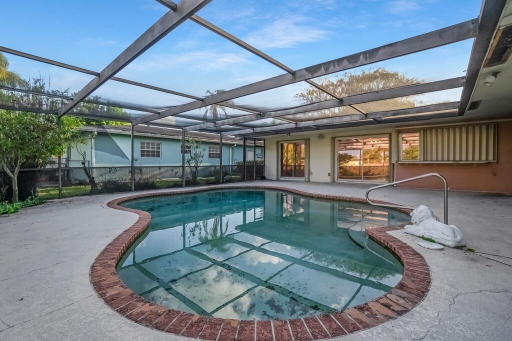 8270 NW 66th Terrace