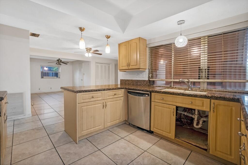 8270 NW 66th Terrace