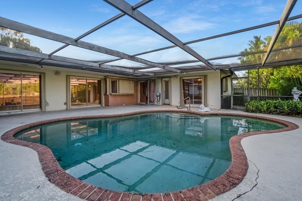 8270 NW 66th Terrace