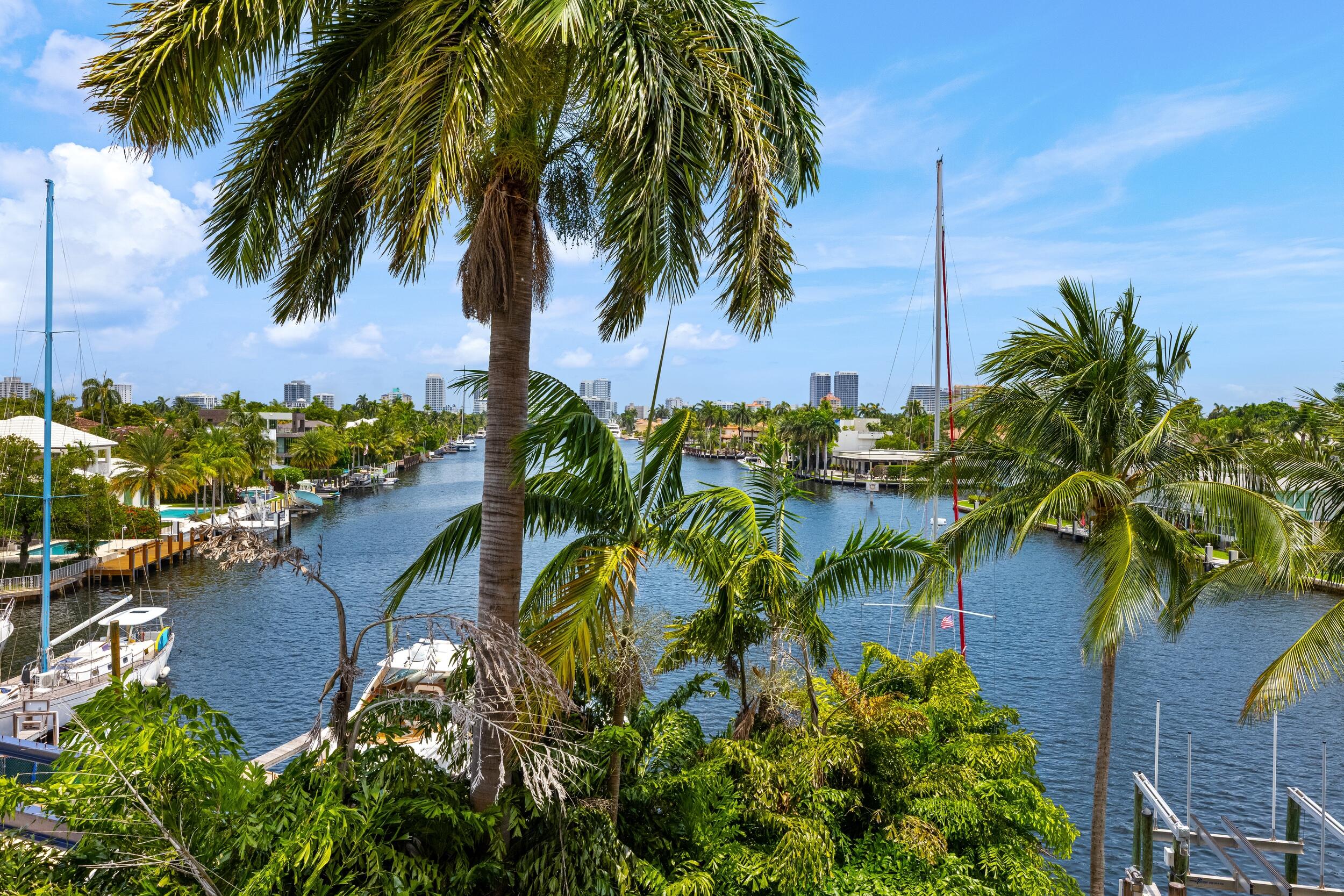 516 HENDRICKS Isle 4A