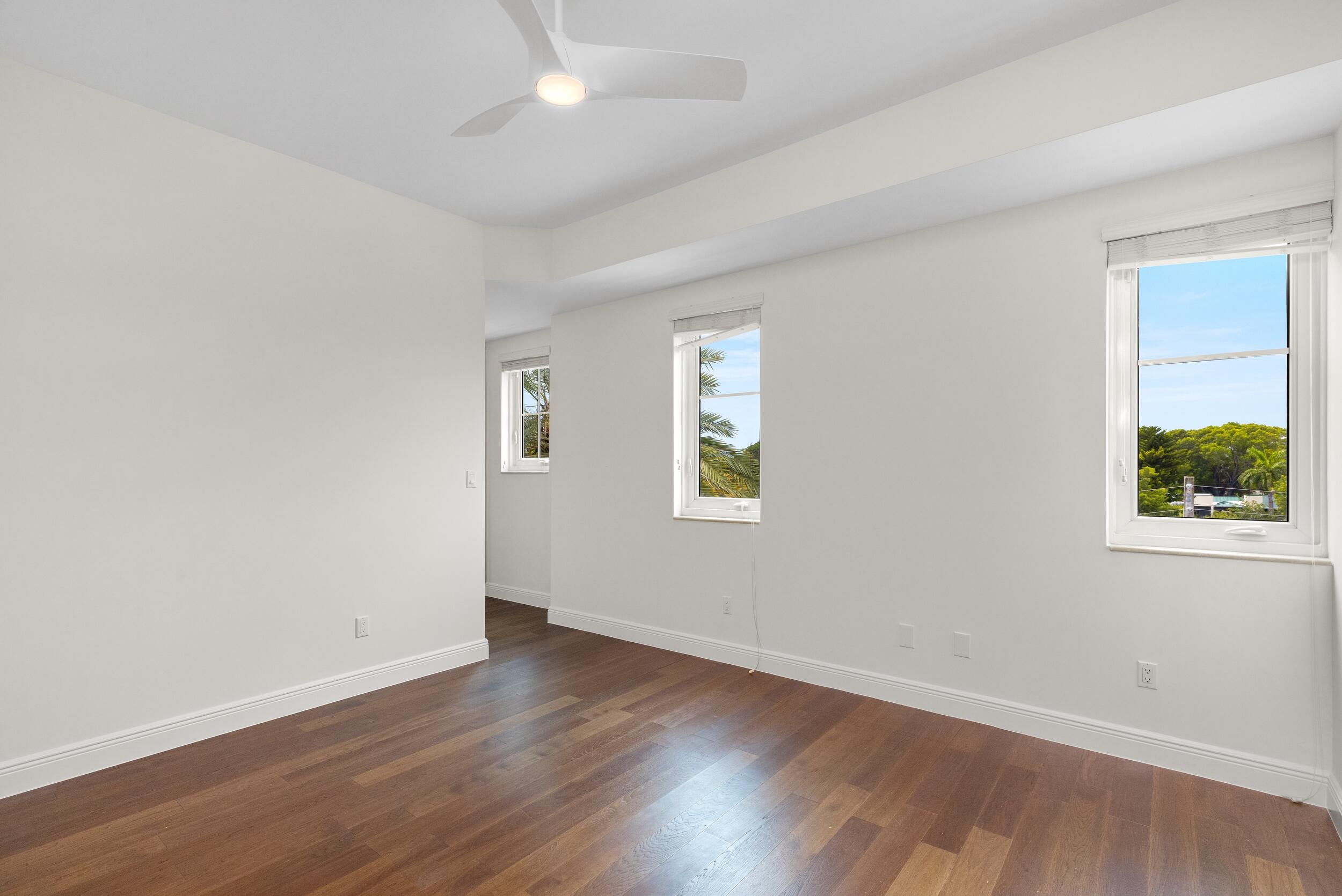 516 HENDRICKS Isle 4A