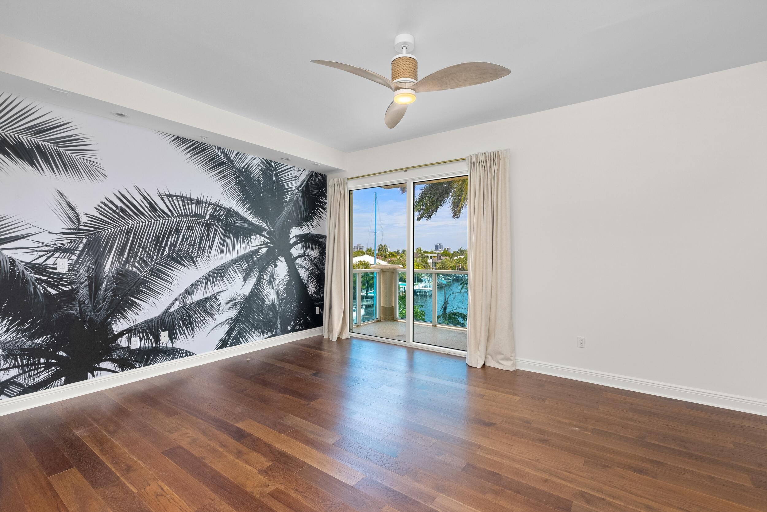 516 HENDRICKS Isle 4A
