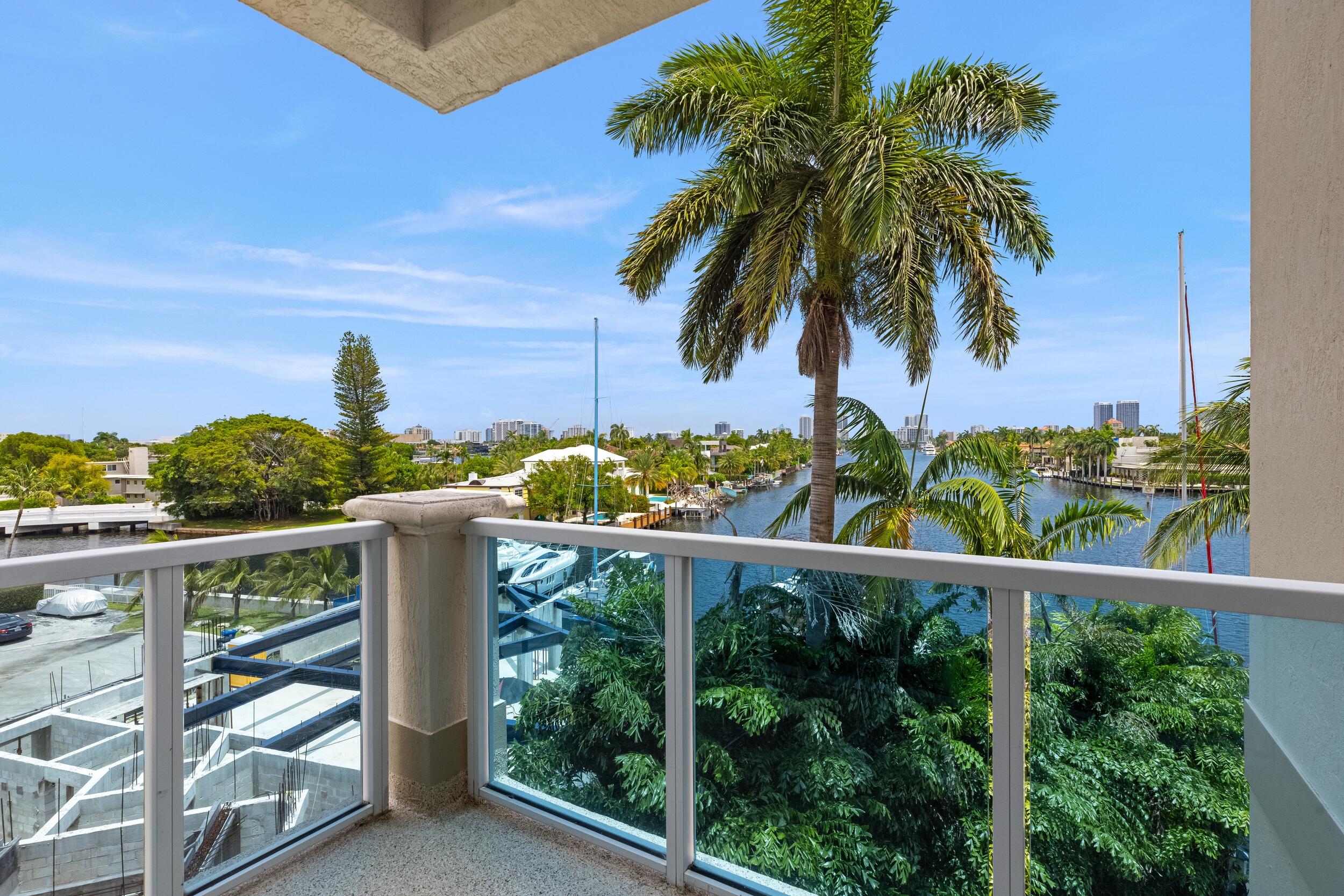 516 HENDRICKS Isle 4A