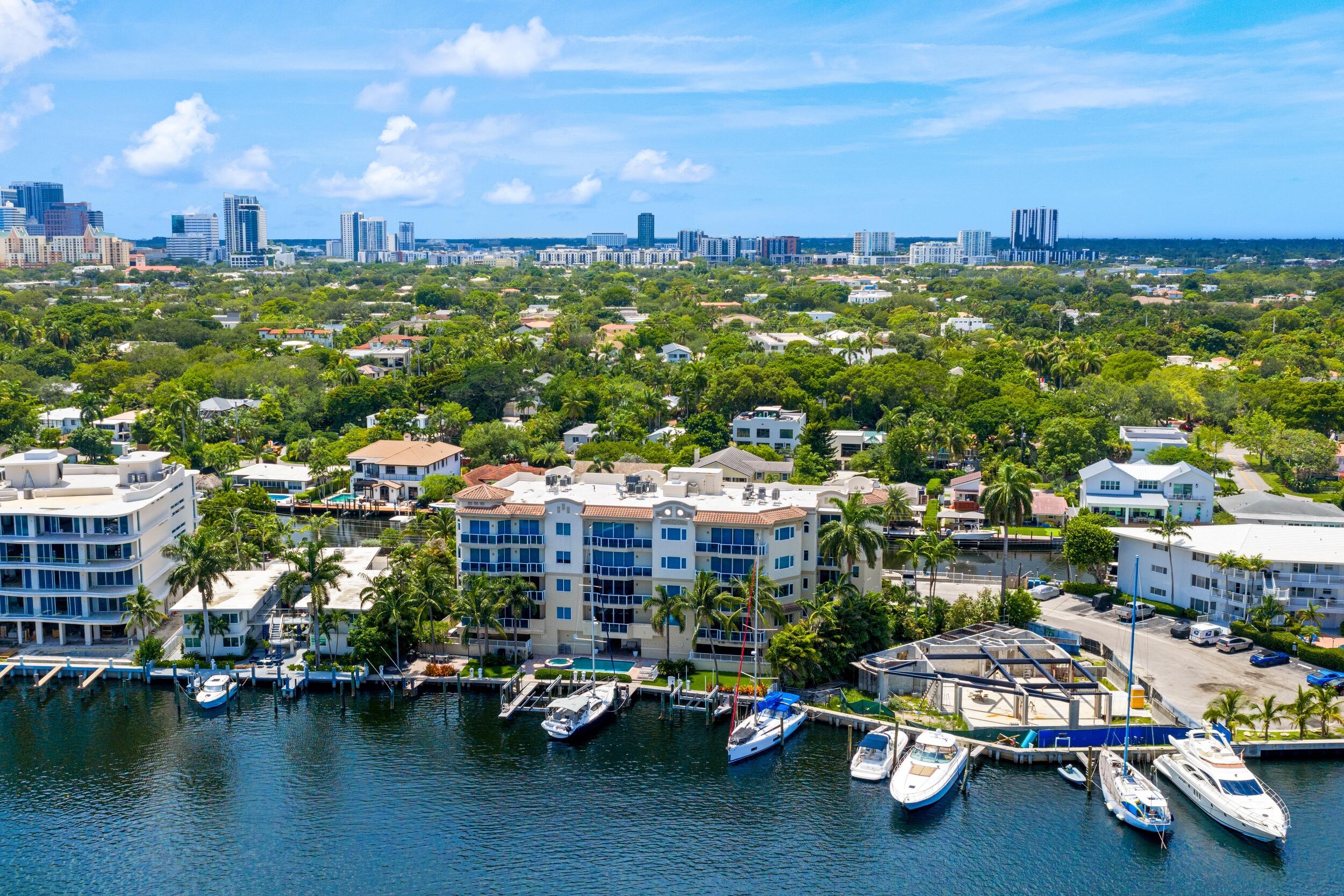 516 HENDRICKS Isle 4A