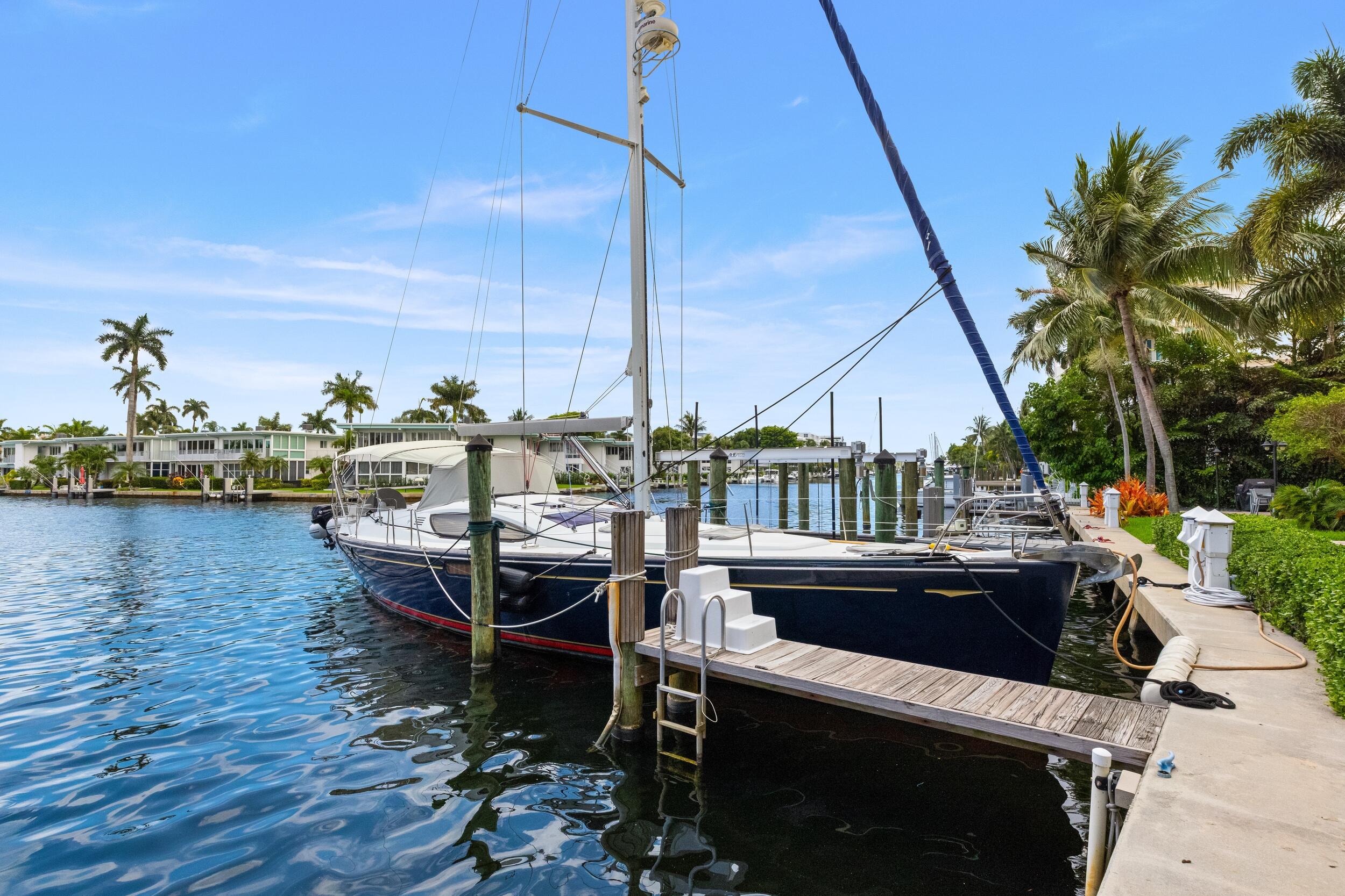 516 HENDRICKS Isle 4A