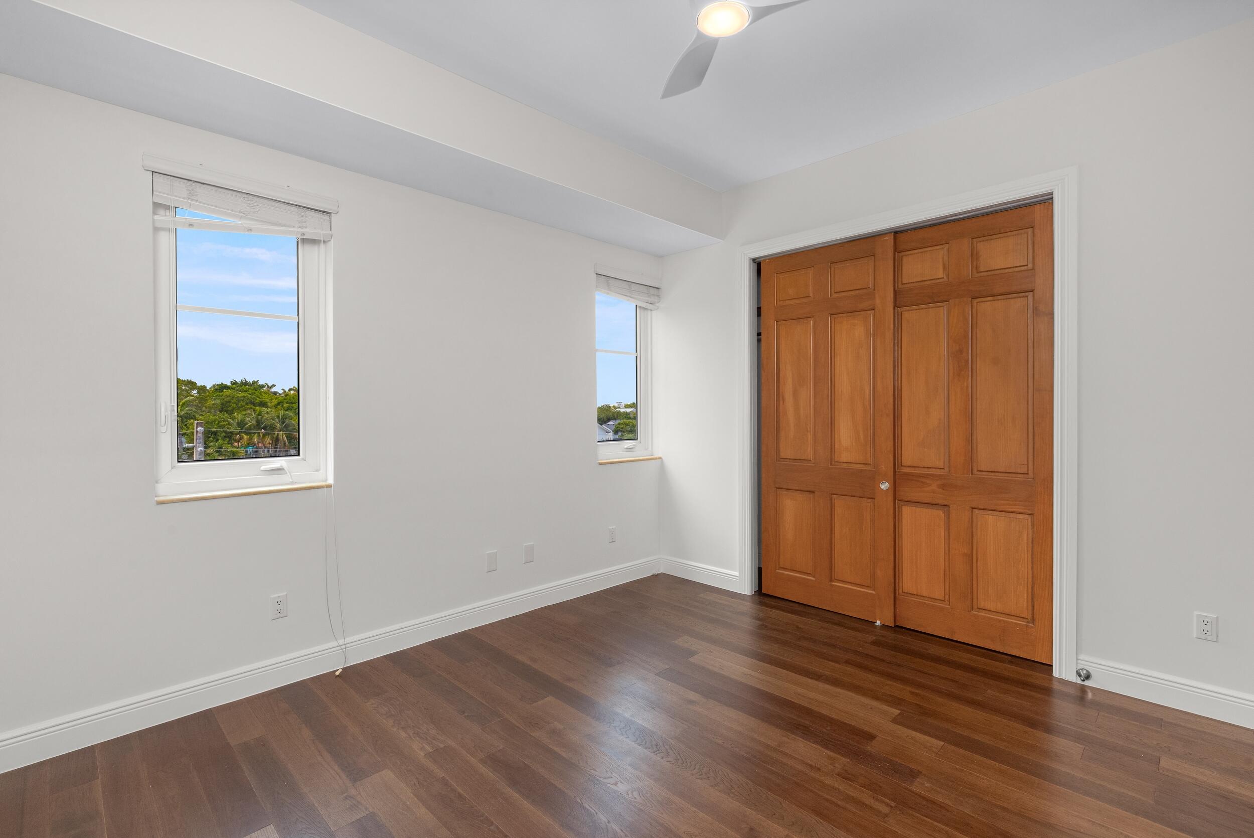 516 HENDRICKS Isle 4A