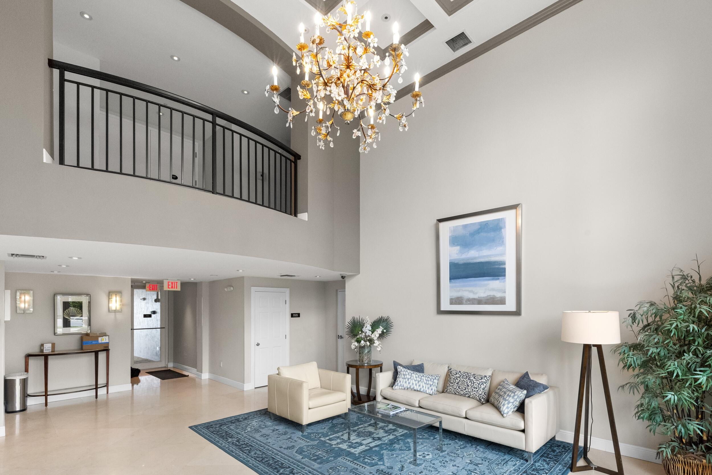 516 HENDRICKS Isle 4A