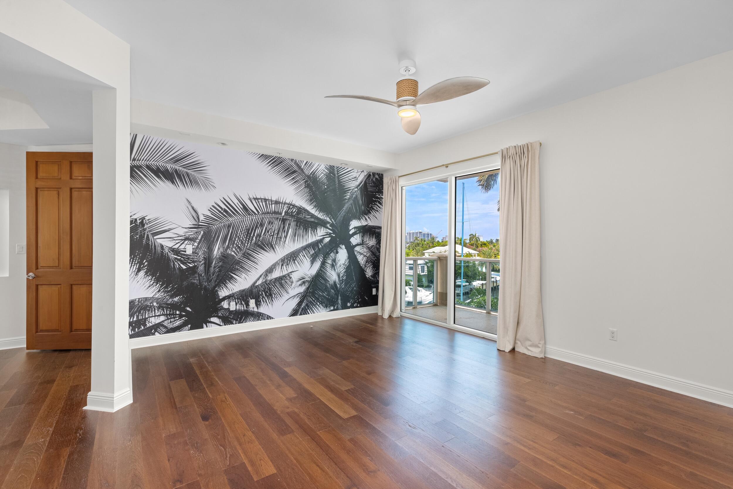 516 HENDRICKS Isle 4A