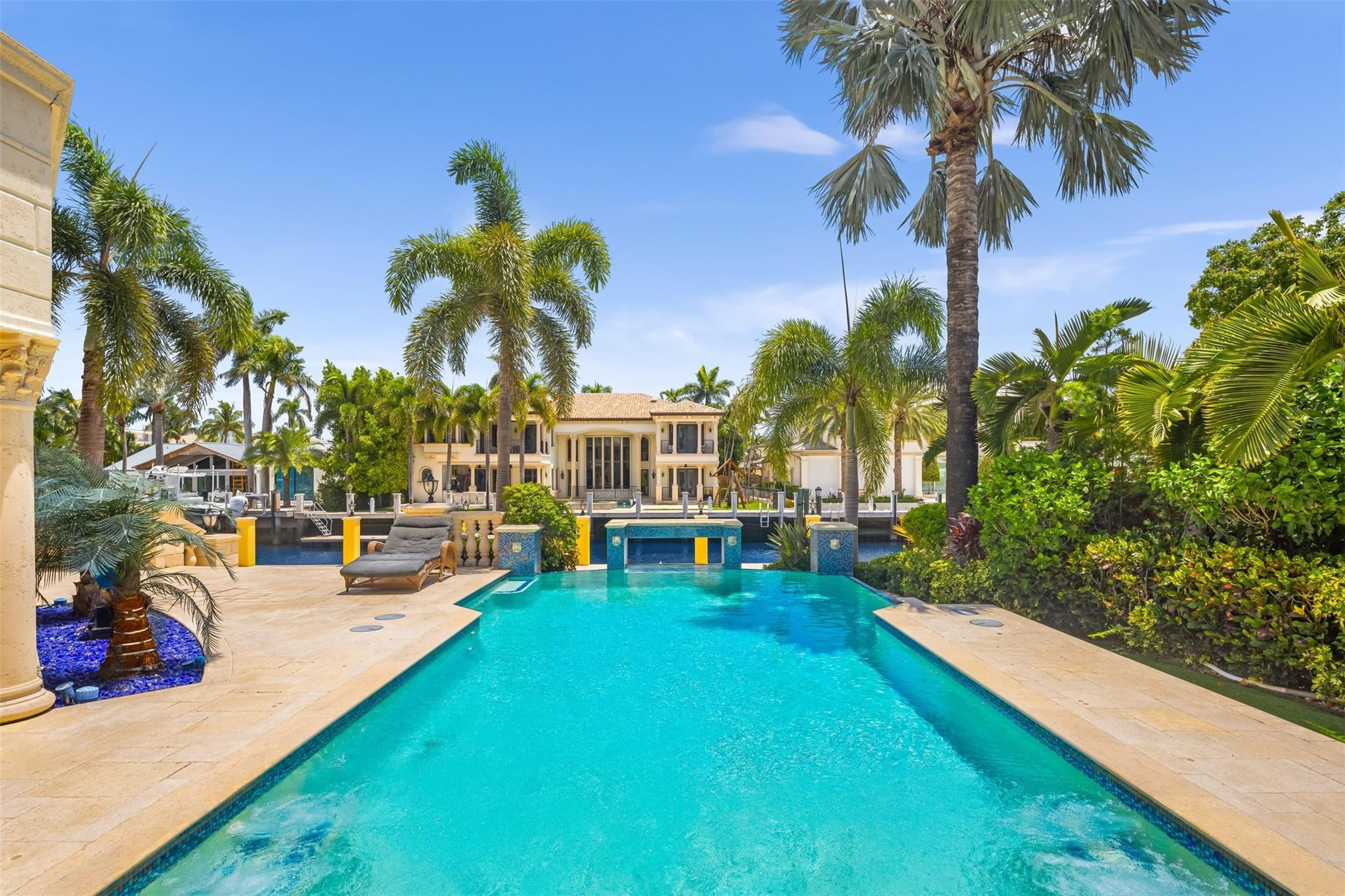 700 Royal Plaza Drive