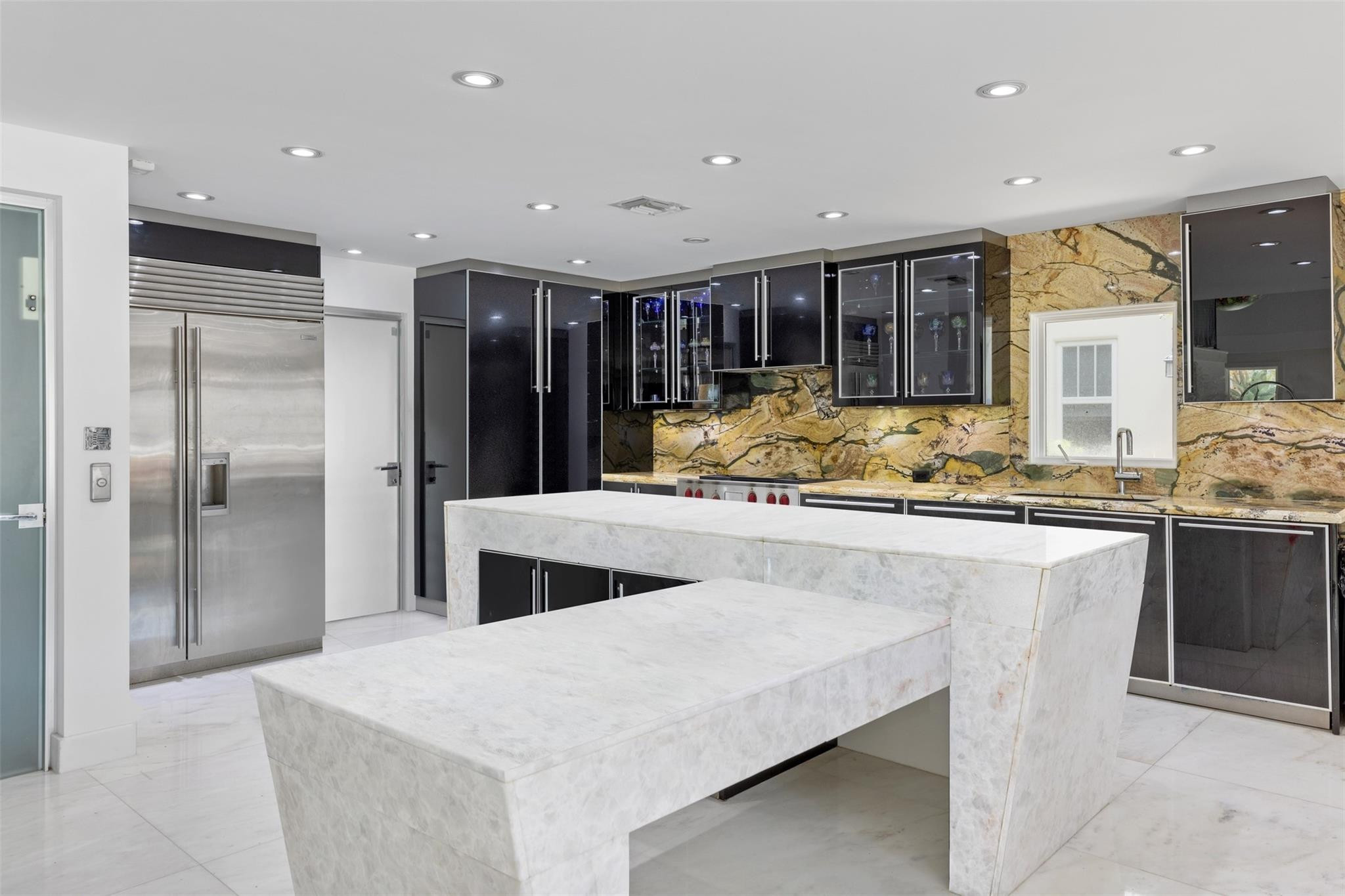 700 Royal Plaza Drive