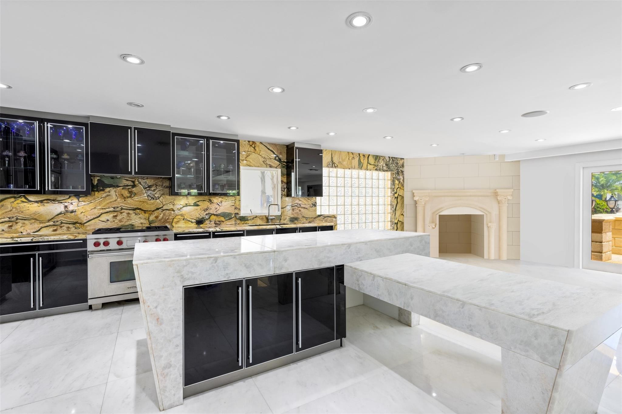 700 Royal Plaza Drive