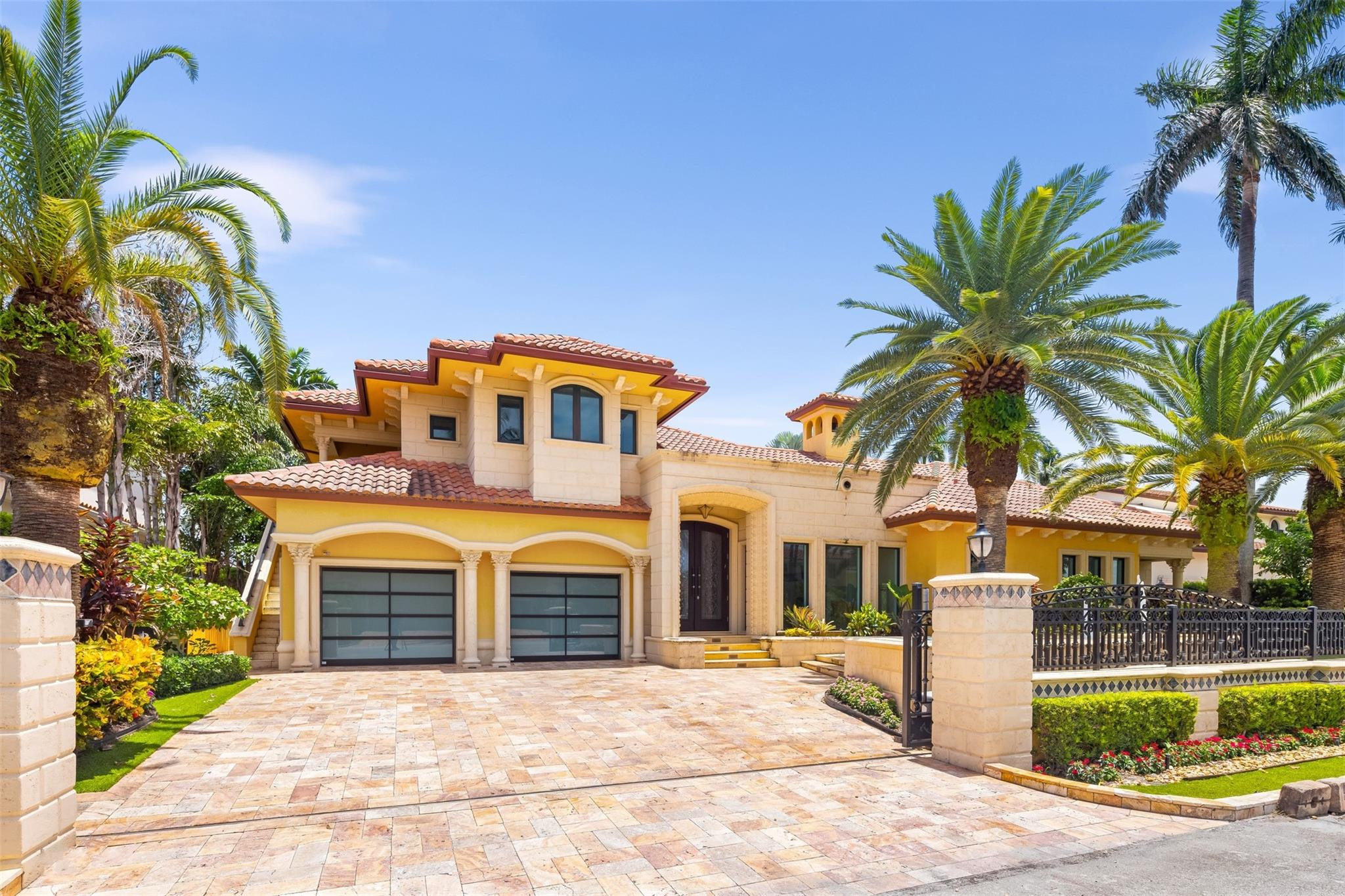 700 Royal Plaza Drive