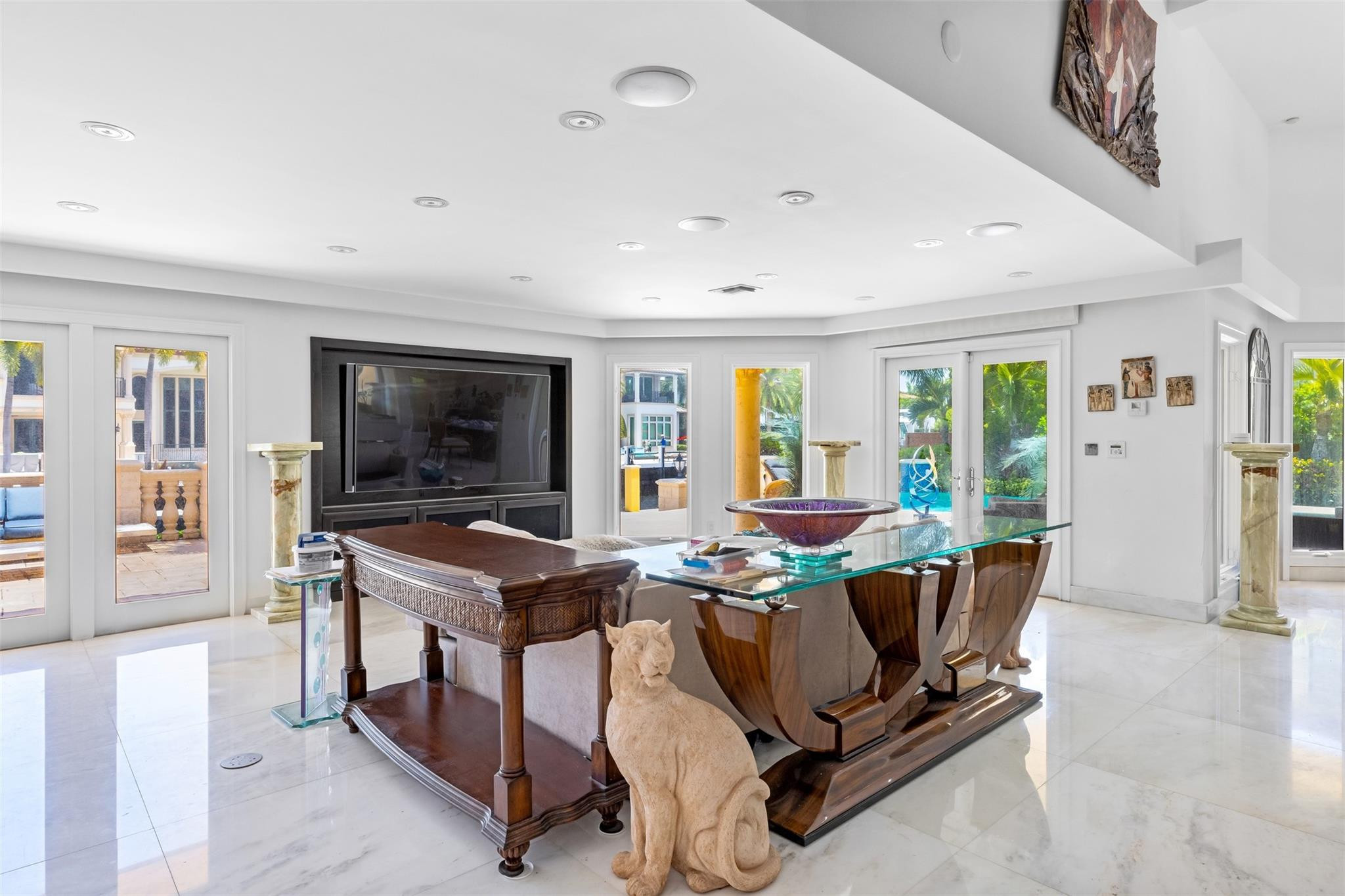 700 Royal Plaza Drive