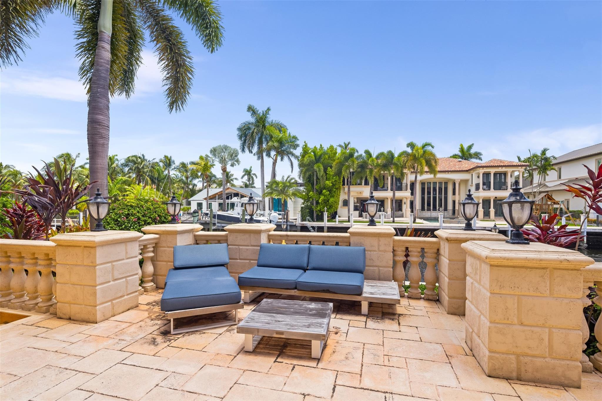 700 Royal Plaza Drive